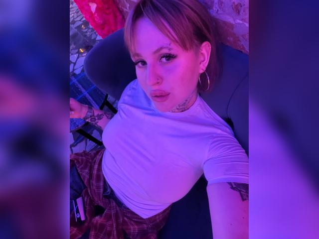 Welcome to cammodel profile for SerenaV34: Nails