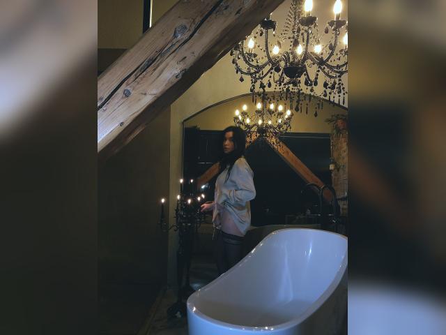 Welcome to cammodel profile for EvaLevine: Kissing