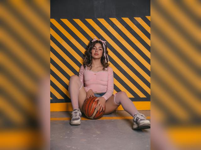 Welcome to cammodel profile for EmmieWren: Lingerie & stockings