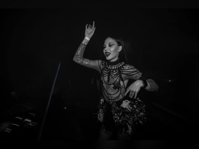 Adult chat with Dydym: Nails