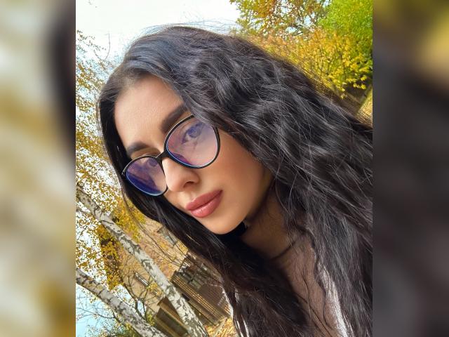 Welcome to cammodel profile for LenaSaxon: Dancing