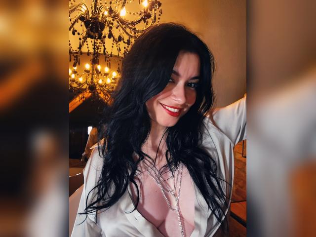 Welcome to cammodel profile for EvaLevine: Kissing