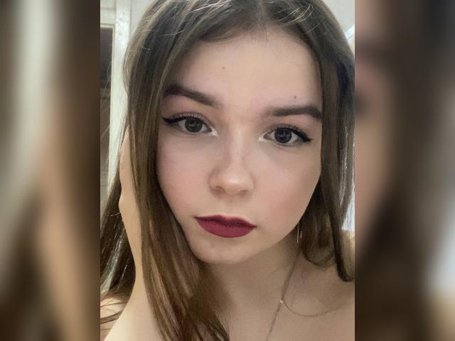 Explore your dreams with webcam model SamyaX: Glasses