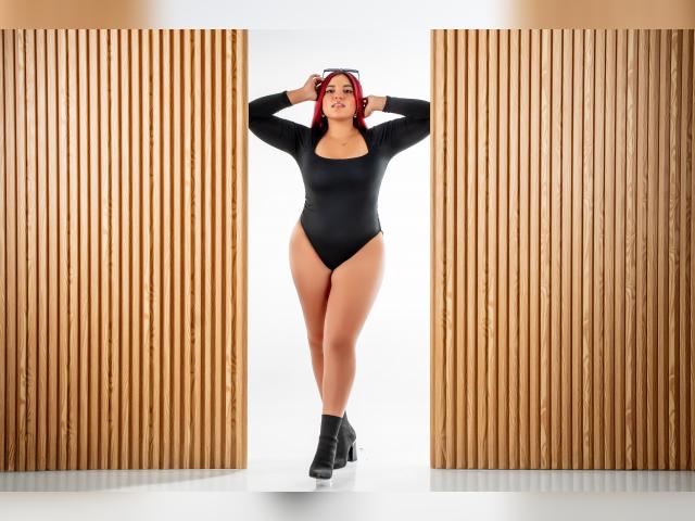 Why not cam2cam with CynthiaxDesire: Kissing