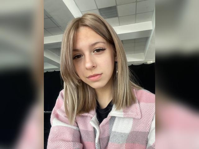 Adult webcam chat with ElzaX: Outfits