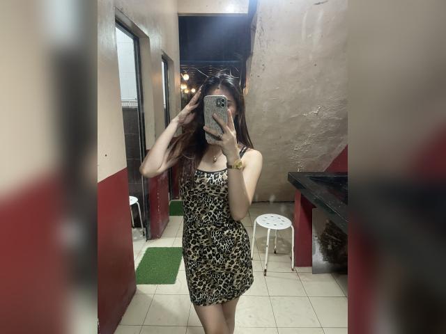 Welcome to cammodel profile for ScarlettLore: Kissing