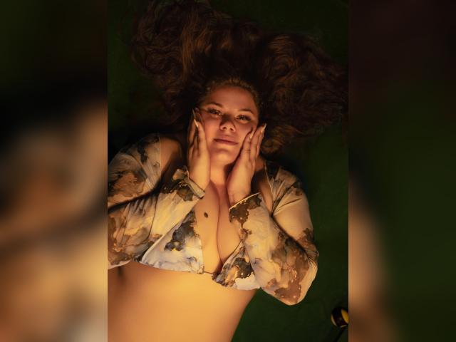 Welcome to cammodel profile for BellaColton: Legs, feet & shoes