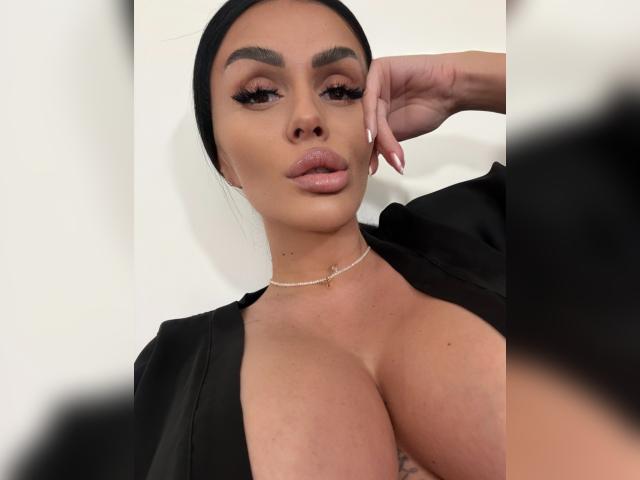 Welcome to cammodel profile for KimRiver: Kissing