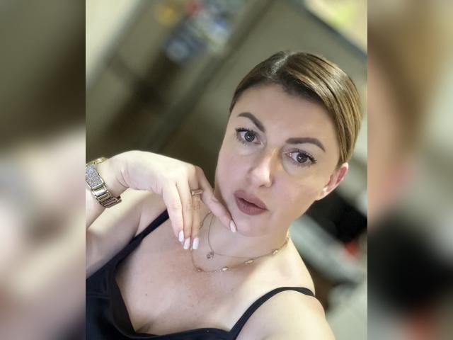 Welcome to cammodel profile for JiolitaLover: Nails