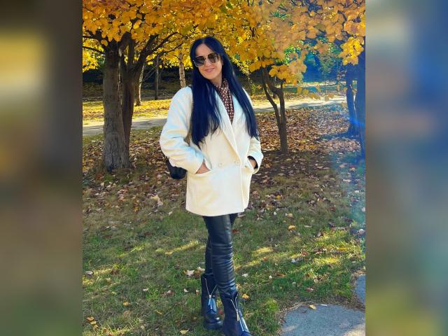 Welcome to cammodel profile for VivienneDior: Smoking