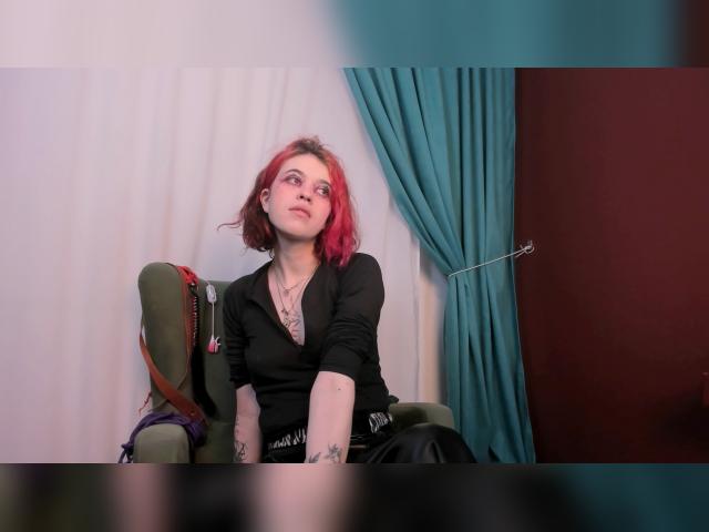 Adult chat with NoellePaws: Kissing