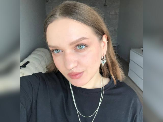 Welcome to cammodel profile for JennyGo: Dancing