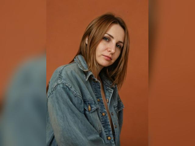 Welcome to cammodel profile for JuliaBlonde: Dancing