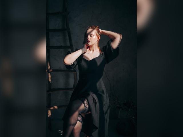 Why not cam2cam with MollyParker: Nails