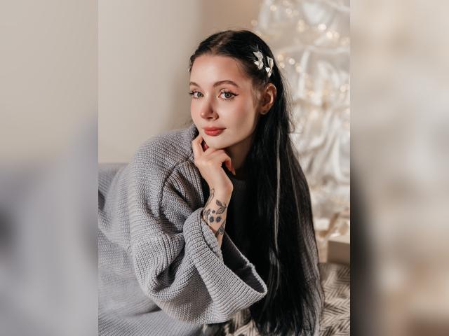 Why not cam2cam with NicoleP66: Nails