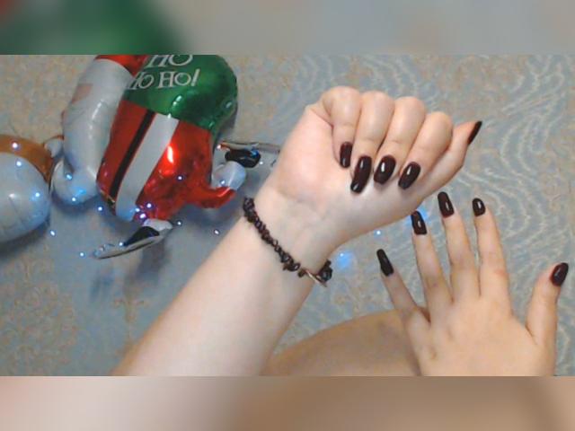 Welcome to cammodel profile for LuckyLilu: Nails