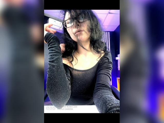 Adult webcam chat with ToffeeSteffie: Lingerie & stockings