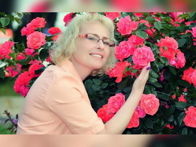 Why not cam2cam with LadySunnySoul: Music