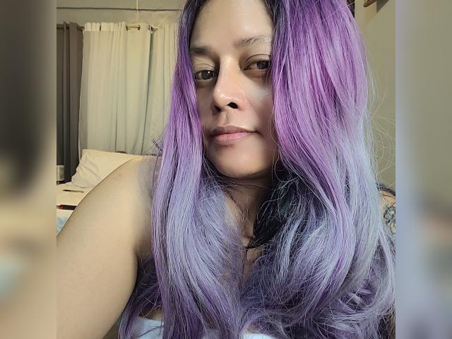 Why not cam2cam with bigcumanne17: Legs, feet & shoes