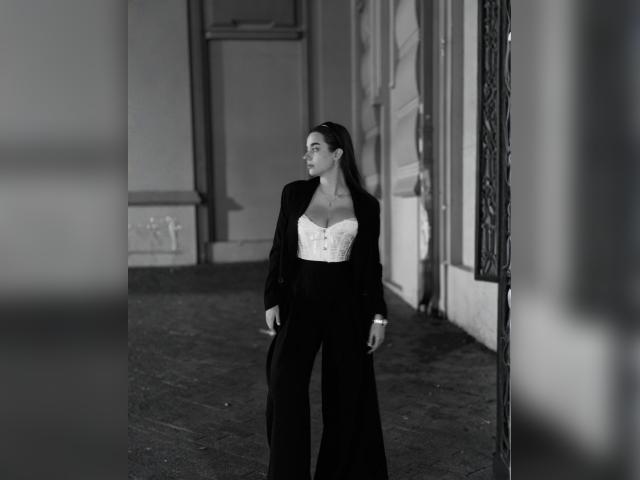 Find your cam match with EnigmaEyes: Lipstick