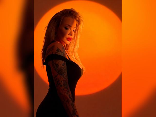 Adult chat with femmeSADIE: Nails