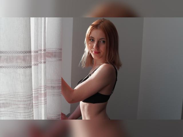 Welcome to cammodel profile for NovaHart: Leather