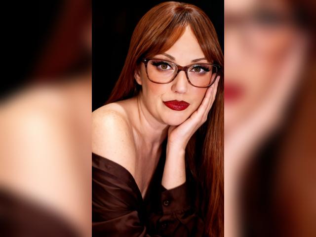 Adult webcam chat with MissPleaseMe: Legs, feet & shoes