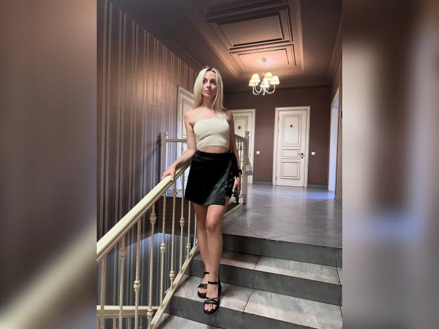 Explore your dreams with webcam model ShyHeart: Sports