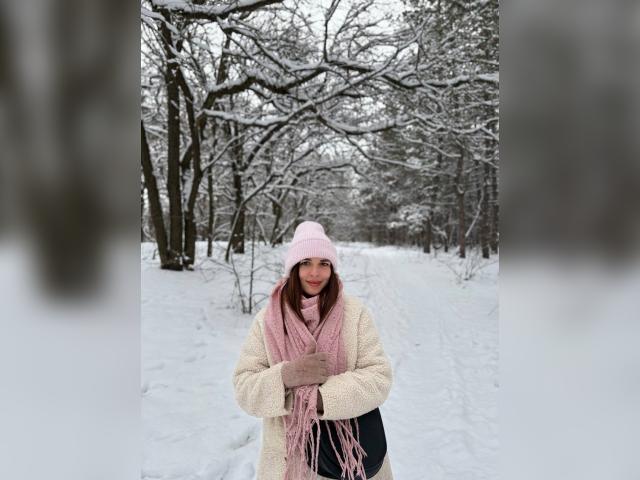 Why not cam2cam with KIRAZKIRA: Ask about my Hobbies