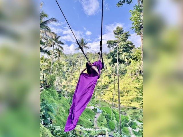 Explore your dreams with webcam model LunaLina: Outfits