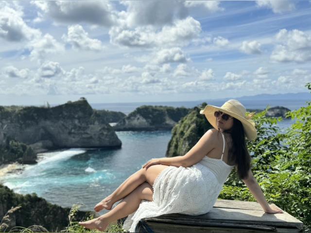 Connect with webcam model LunaLina: Nipple play