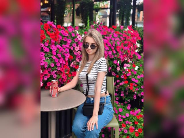 Welcome to cammodel profile for BlondeDaisy: Books/Reading