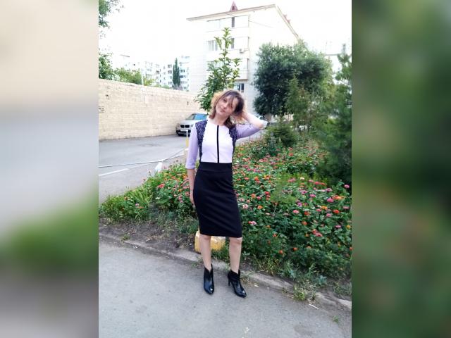 Explore your dreams with webcam model ToryIrons: Toys