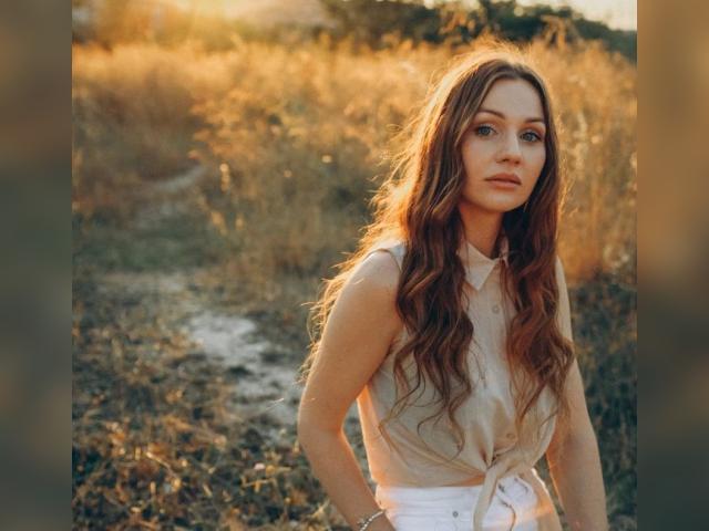 Why not cam2cam with DiamondShine: Travel