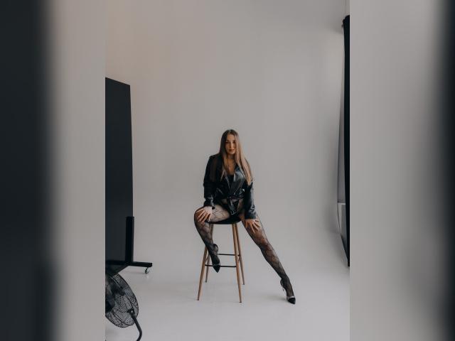 Welcome to cammodel profile for Nasstusya: Legs, feet & shoes