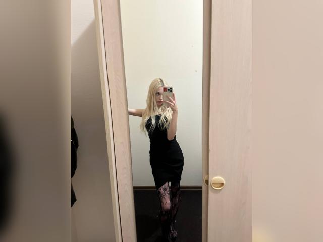 Adult chat with CallMeMargo: Latex & rubber