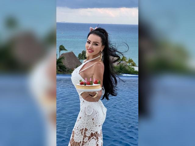 Watch cammodel AngelWhisper: Humor