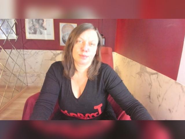 Welcome to cammodel profile for KellyPerfection: Exhibition