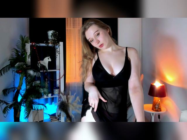 Welcome to cammodel profile for AstraMluse: Leather