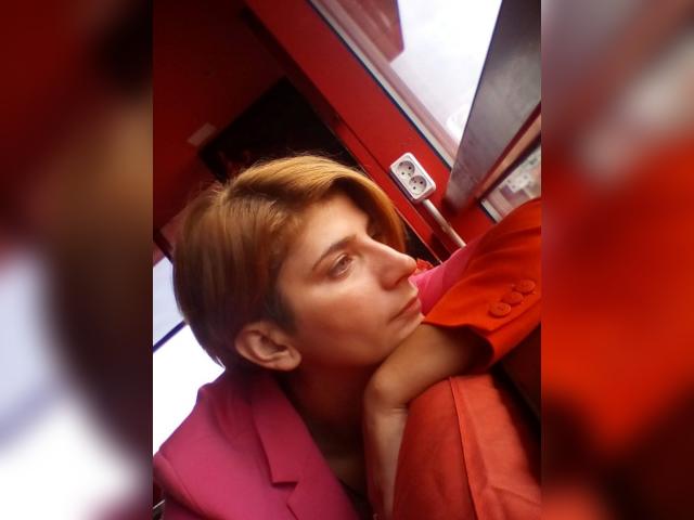 Why not cam2cam with Mia44