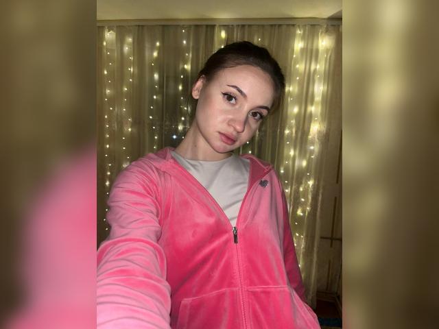 Welcome to cammodel profile for AlishaSunn: Smoking