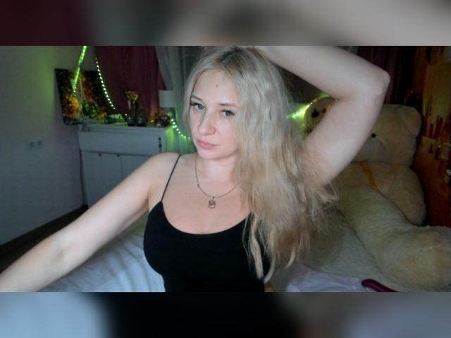 Explore your dreams with webcam model EmillyMiller: Outfits