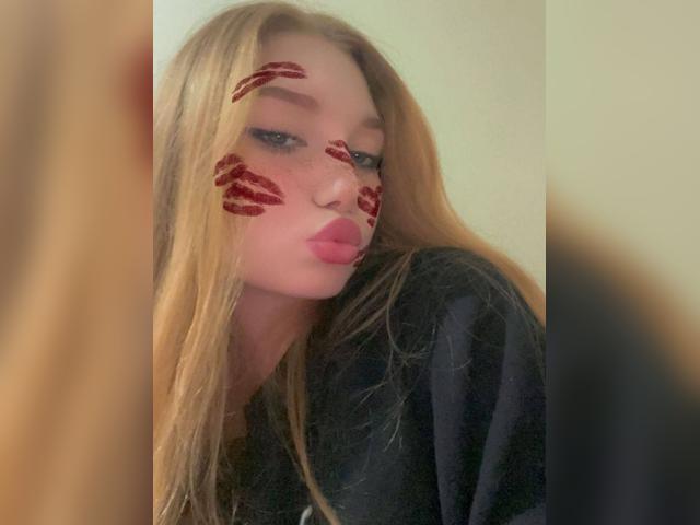 Adult chat with AlanaO91: Strip-tease