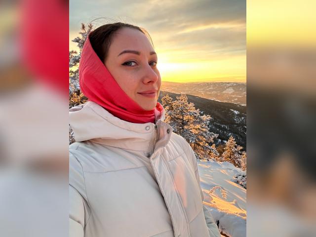 Why not cam2cam with Clarisse: Music