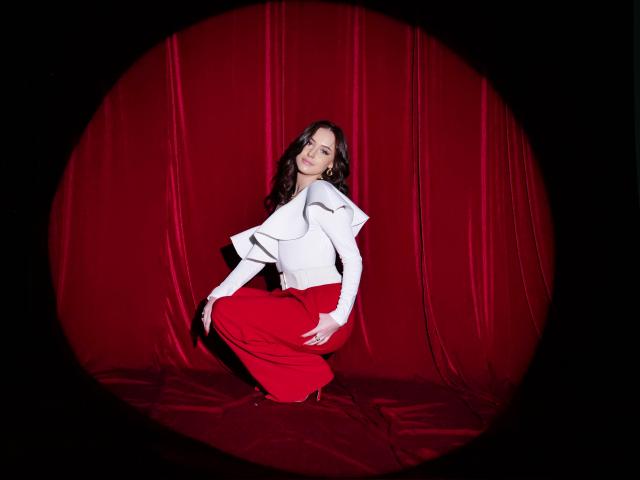 Why not cam2cam with MakingHappy: Outfits