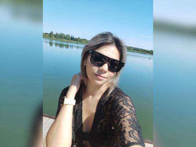 Welcome to cammodel profile for QueenCartyes: Fitness