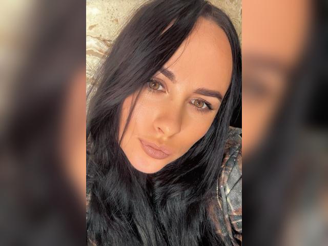 Welcome to cammodel profile for SweetAna: Books/Reading