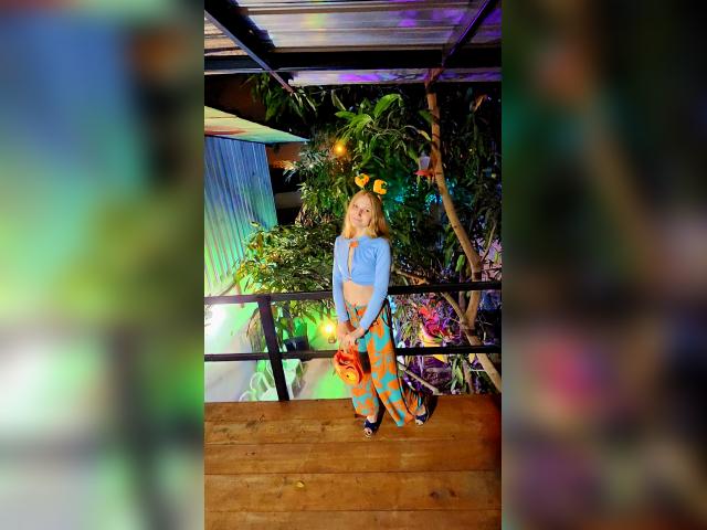 Adult chat with VanessaNorris: Legs, feet & shoes