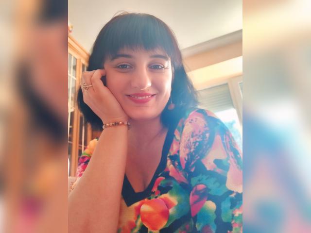 Find your cam match with JoyfulBrunette: Conversation