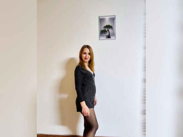 Welcome to cammodel profile for JuliaBlonde: Dancing